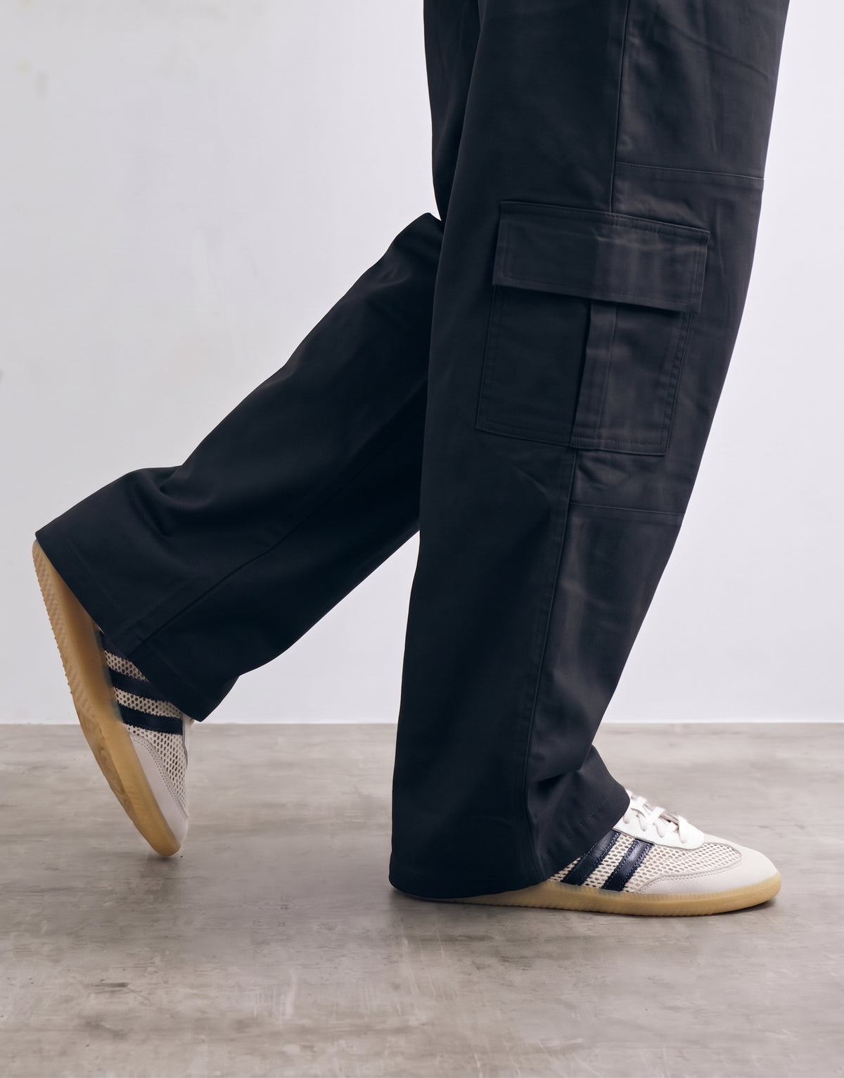 Black Mid Rise Cotton Cargo